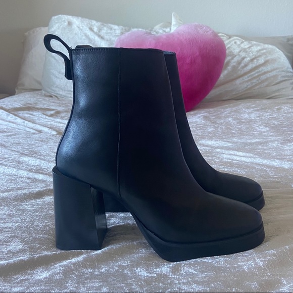 Black platform boots - Picture 3 of 9